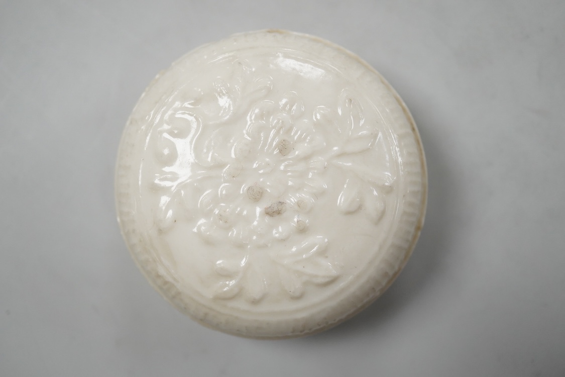 A Chinese Ming Dehua blanc de chine cosmetics box cover, 7.5cm wide